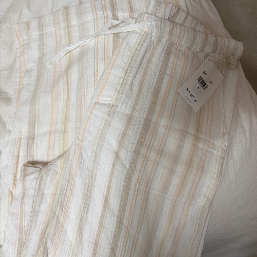 Splendid White and Tan Striped Capris